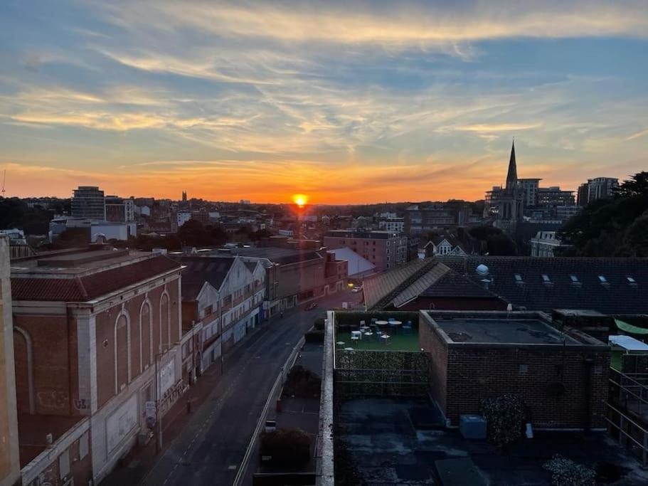 The Pad By The Beach Penthouse Apartment With Sunset And City Views Bournemouth Zewnętrze zdjęcie